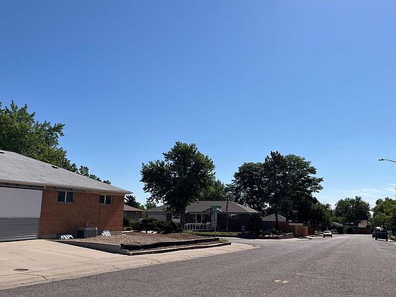3rd image of 749 Emerson Cir