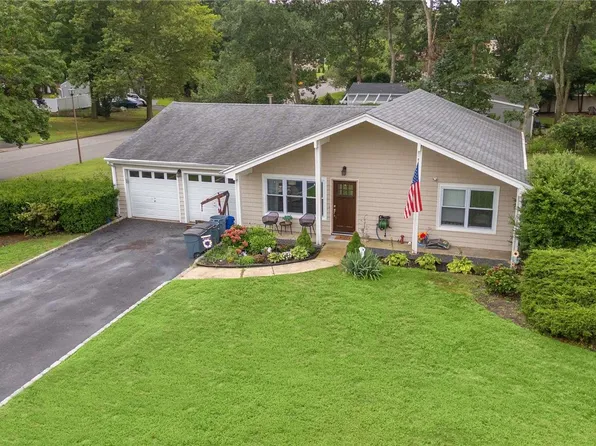 2 Folsom Lane, Coram, NY 11727