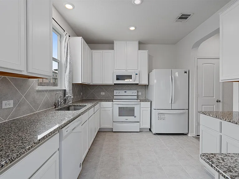 305 Los Cobos Ln — Photo 8