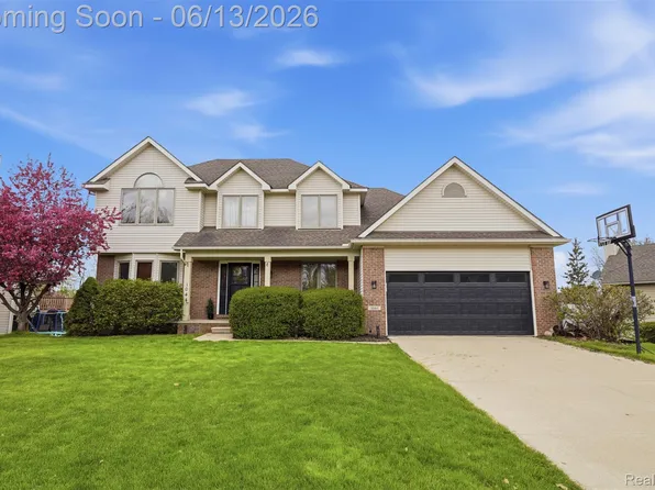 1044 Lincoln Dr, Brighton, MI 48116