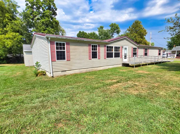 121 Meyer St, Flora, IL 62839