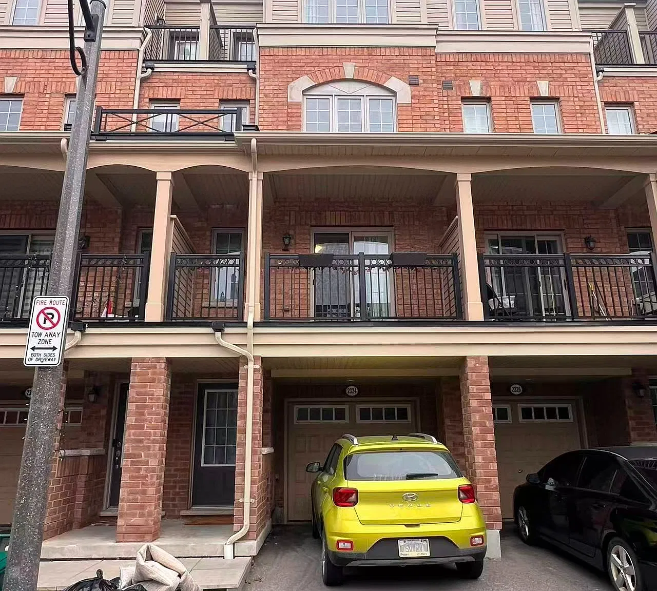 4 bed, $3,000 — Photo 1