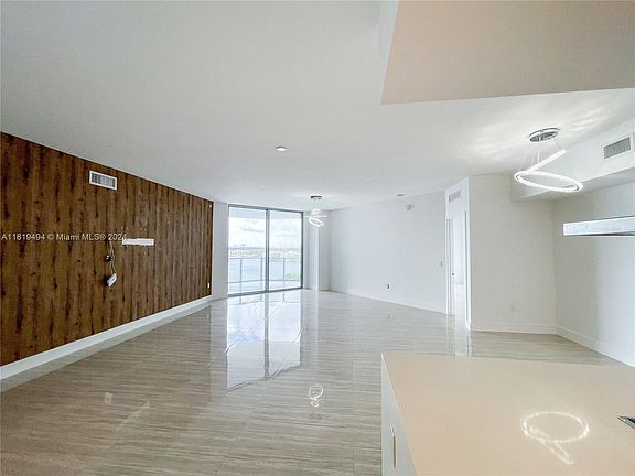 2nd image of 17301 Biscayne Blvd APT 1107