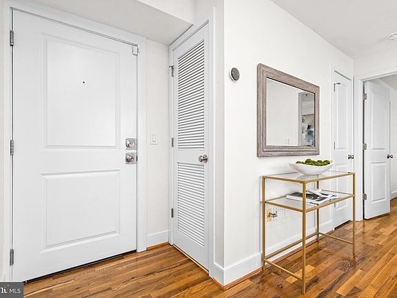 4th image of 1628 C St SE APT 302