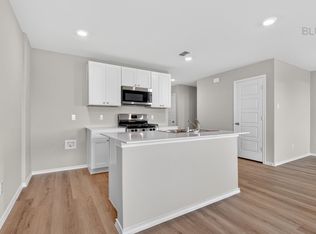 725 Wildrye Ln, Krum, TX 76249