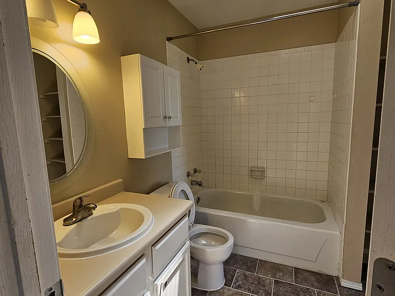 526 Longfellow Ln — Photo 9