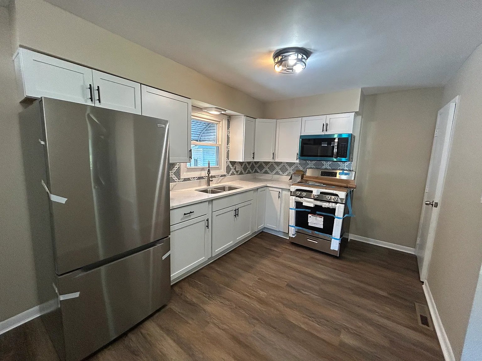 3 bed, 1016 sqft, $1,650 — Photo 2