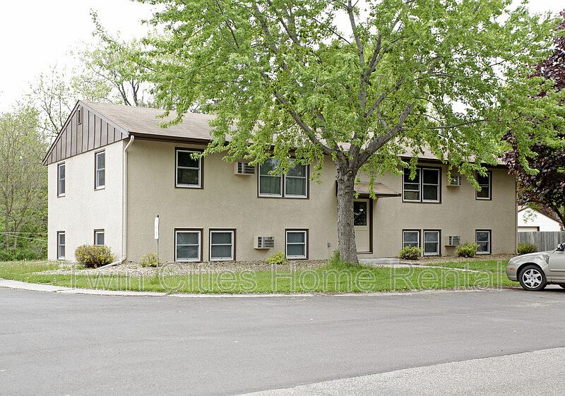 1st image of 640 4th St S Unit 3