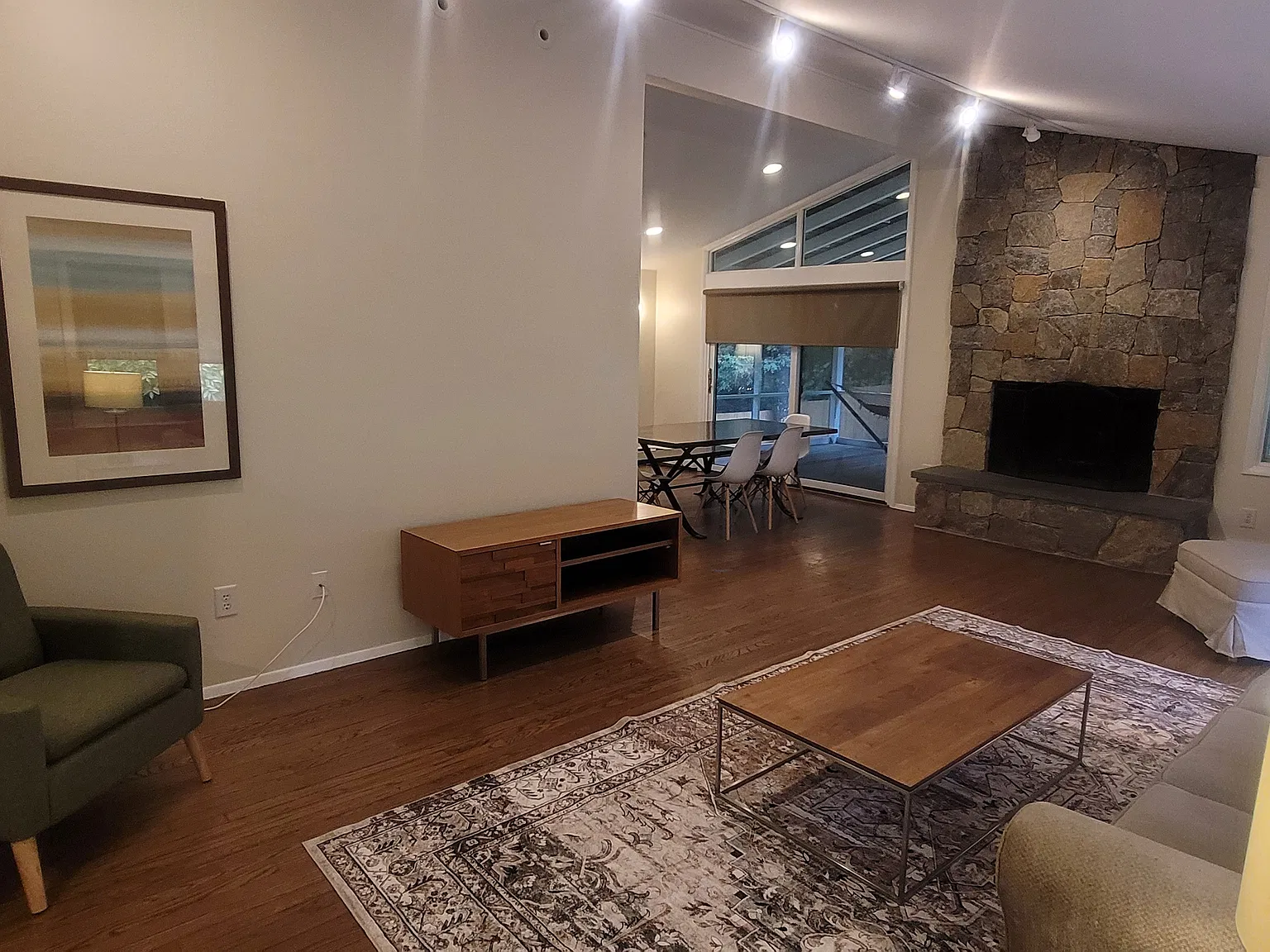 3 bed, 2466 sqft, $1,100 — Photo 4