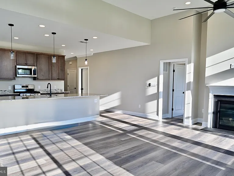 19504 Safflower Way — Photo 9