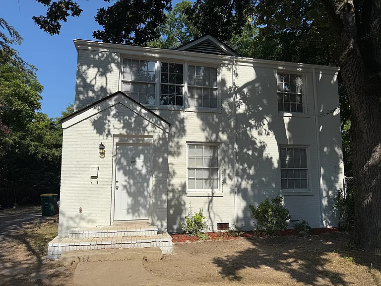 1910 S Park St #3 — Photo 1