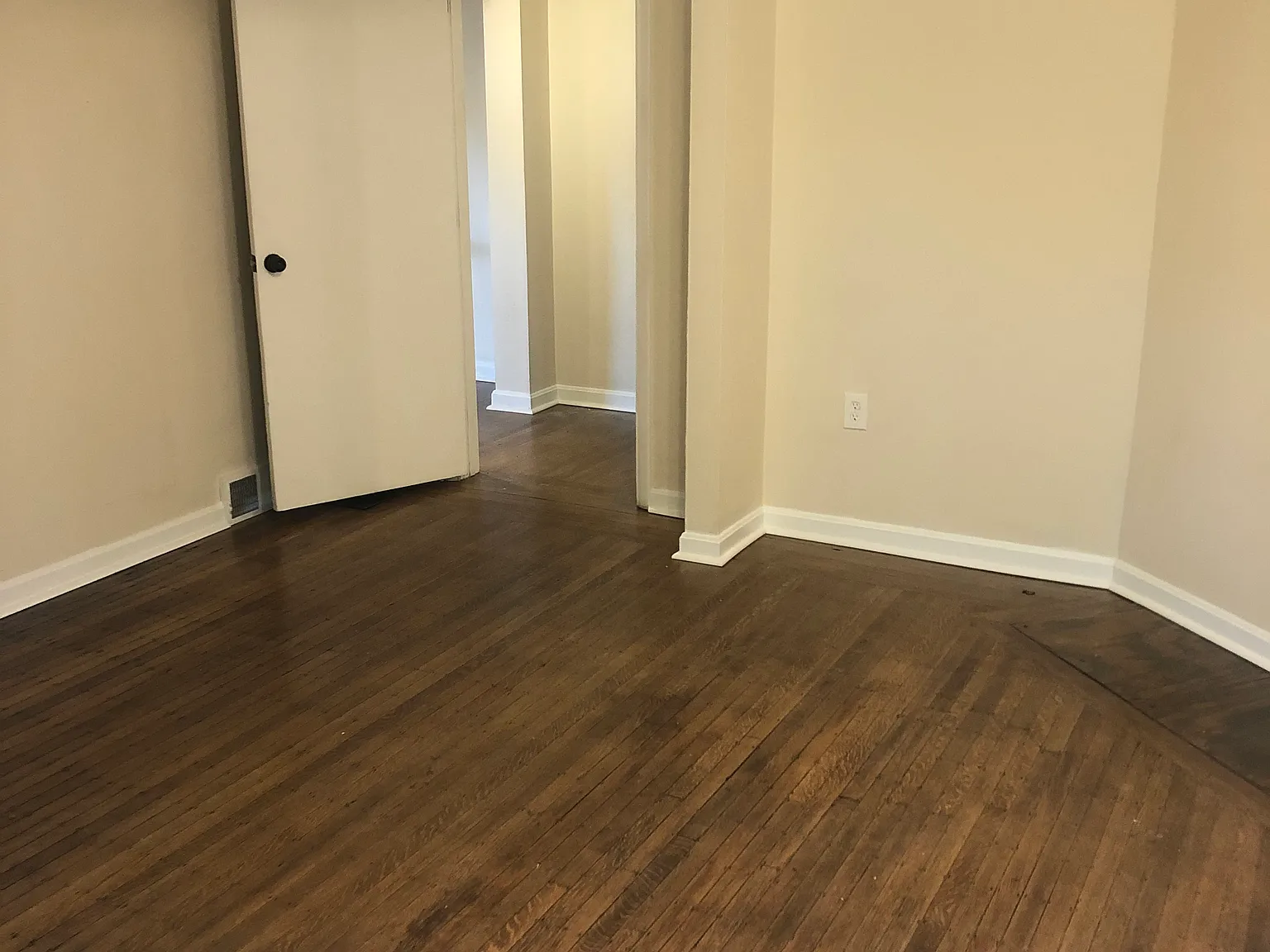 1 bed, 1000 sqft, $1,075 — Photo 4