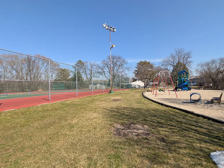 424 Mallard Dr — Photo 30