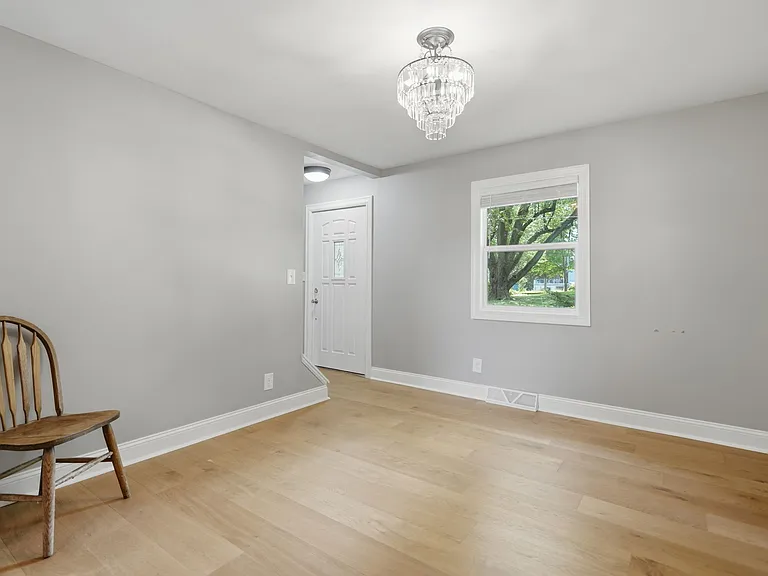 1147 Fenno Dr — Photo 13