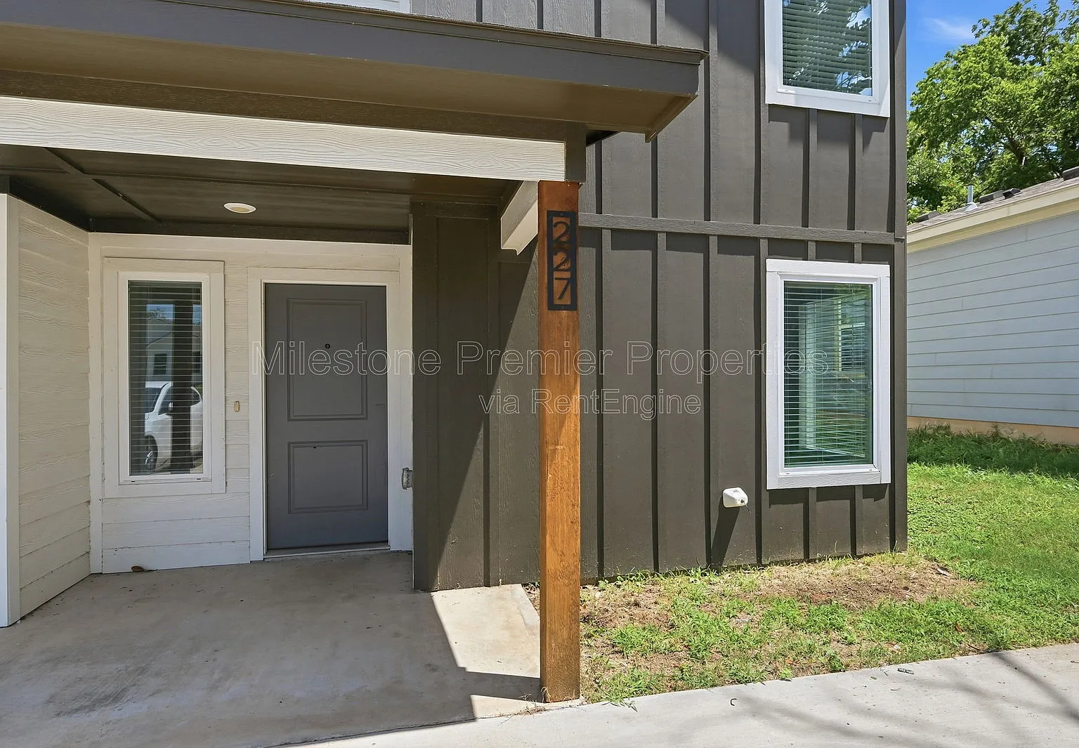 3 bed, 3.0 bath, 1452 sqft, $1,395 — Photo 1