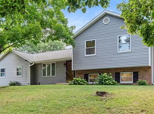 7802 W Oakbrook Cir, Madison, WI 53717