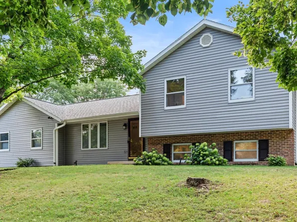 7802 West Oakbrook Circle, Madison, WI 53717