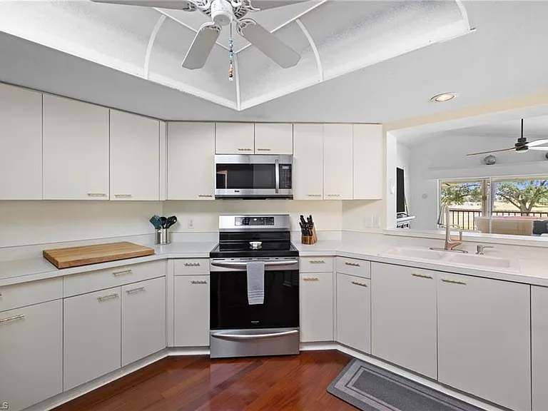 6290 Bellerive Ave #105 — Photo 13