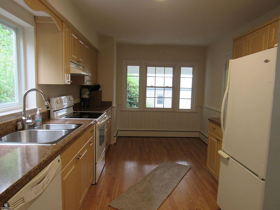 1499 Wellesley Dr, photo 5