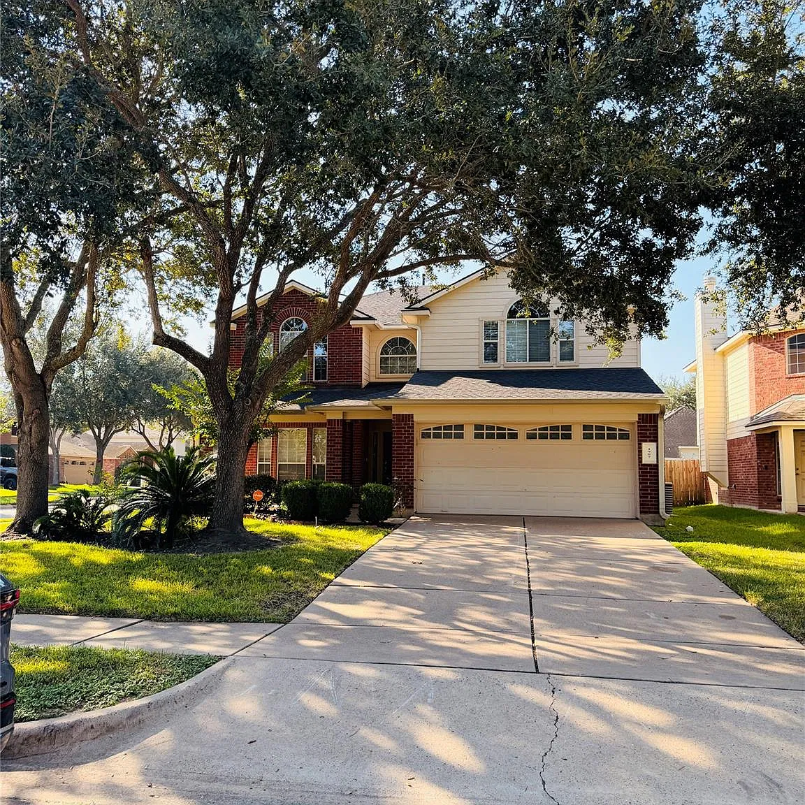 4 bed, 3.5 bath, 2307 sqft, $2,700 — Photo 1