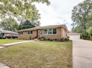 8885 W 93rd St, Hickory Hills, IL