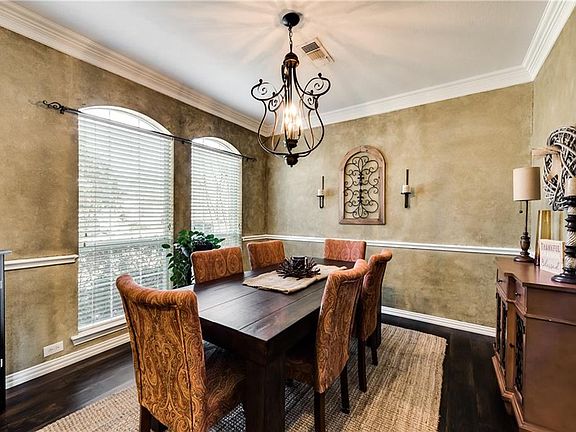 4th image of 3904 Silverwood Ln