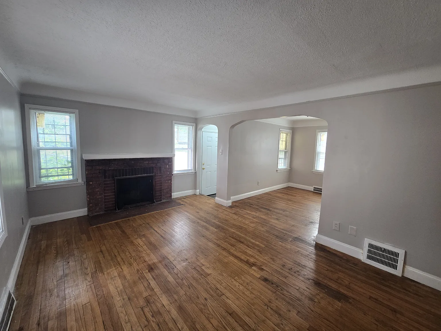 15401 Eastwood Street (21019601.) - 1 — Photo 3