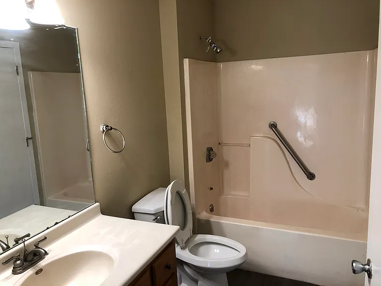 1016 Rockefeller Ln — Photo 9
