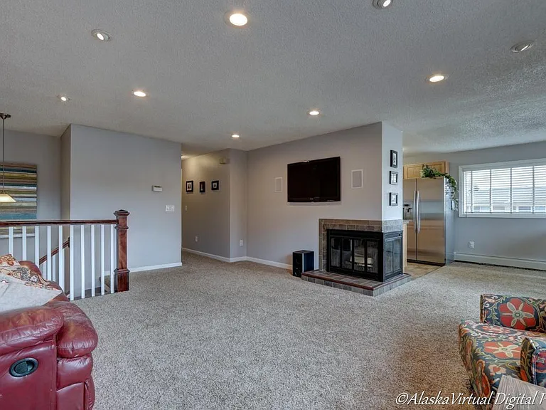 9451 Strathmore Dr — Photo 11