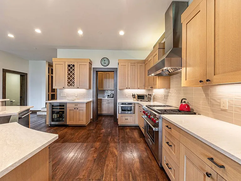 8615 Huntington Ct — Photo 14