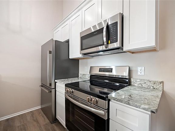 5th image of 607 Flagstaff Court