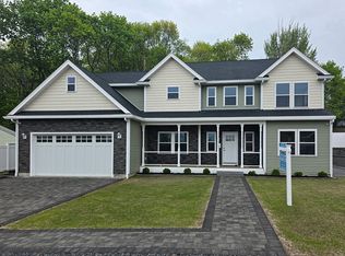1 Goddard Dr, Nahant, MA 01908