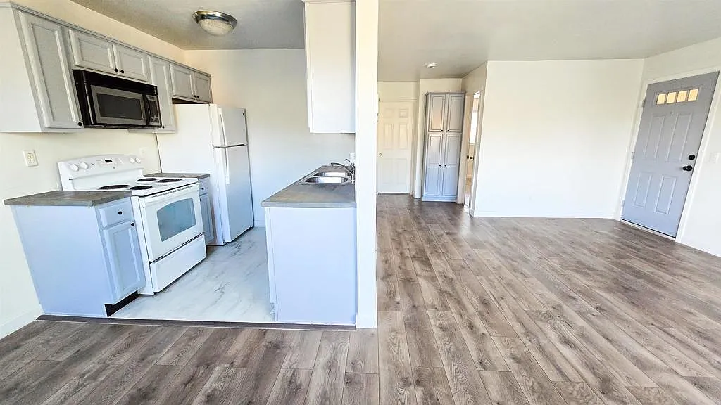 2 bed, 753 sqft, $2,399 — Photo 3