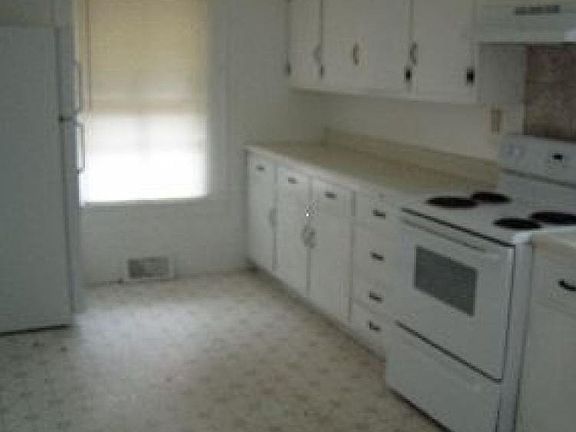 3rd image of 1313 Tilden Ave