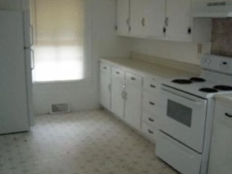 1313 Tilden Ave — Photo 3
