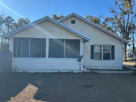 3rd image of 104 10th St SW