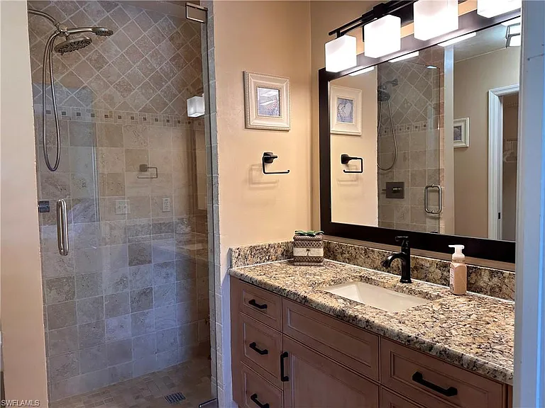 321 Robin Hood Cir #201 — Photo 12