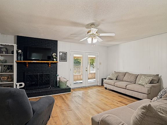 5th image of 1107 Royal Dr
