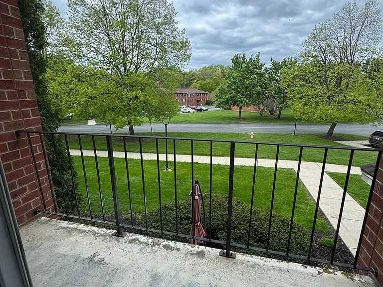 20 Maple Crest Cir #F — Photo 11
