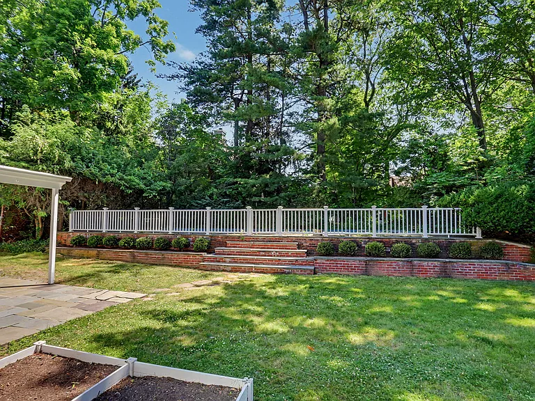 75 Vincent Ave — Photo 36