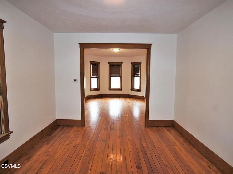 305 Walnut St — Photo 7