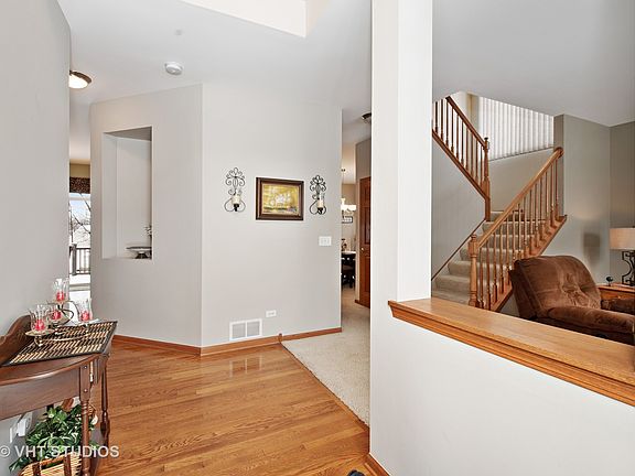 3rd image of 482 Oakhurst Ln