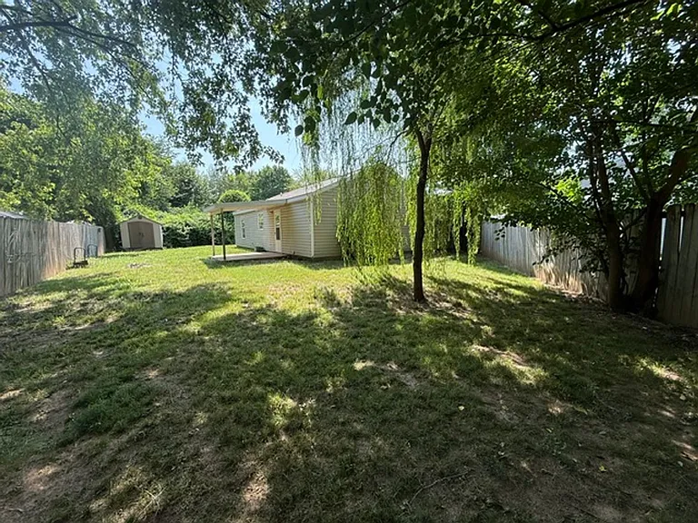 320 E Evergreen Ln — Photo 13