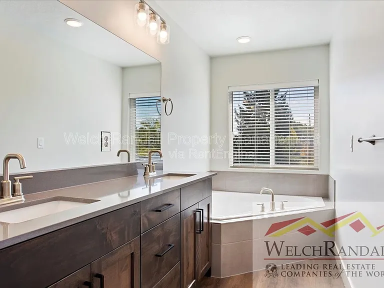 245 W 600 N — Photo 17