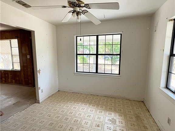 5th image of 608 Hackberry Ave