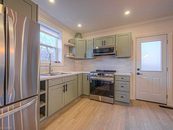 3rd image of 30 Dunbar Rd S