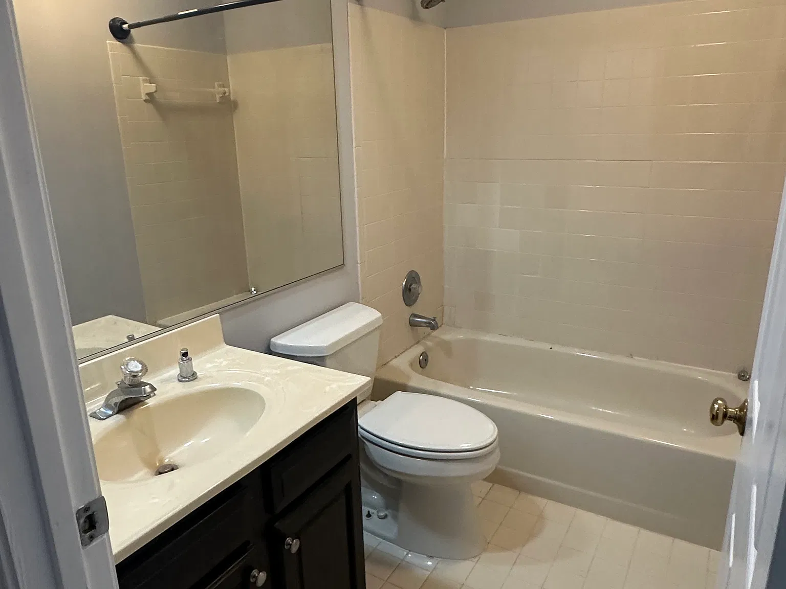 4 bed, 2278 sqft, $3,650 — Photo 2
