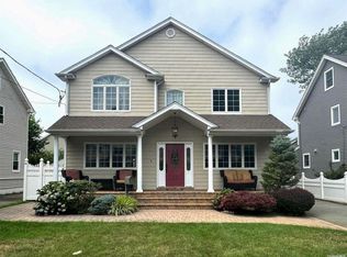 25 Richard Ave, Merrick, NY 11566