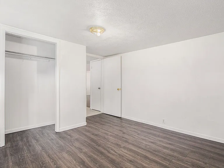 2 bed, 1.0 bath, $800 — Photo 8