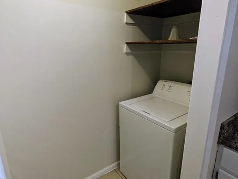 1860 Skyline Dr — Photo 11